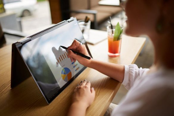 Pros and Cons of Purchasing a Touchscreen Laptop