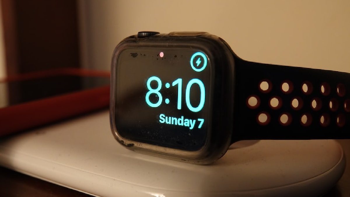 The Apple Watch Series 8 Detects body Temperature and Accidents